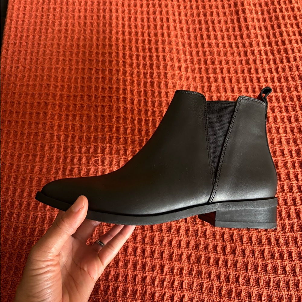 Nisolo Black Ankle Boots with Minimalist Elegance